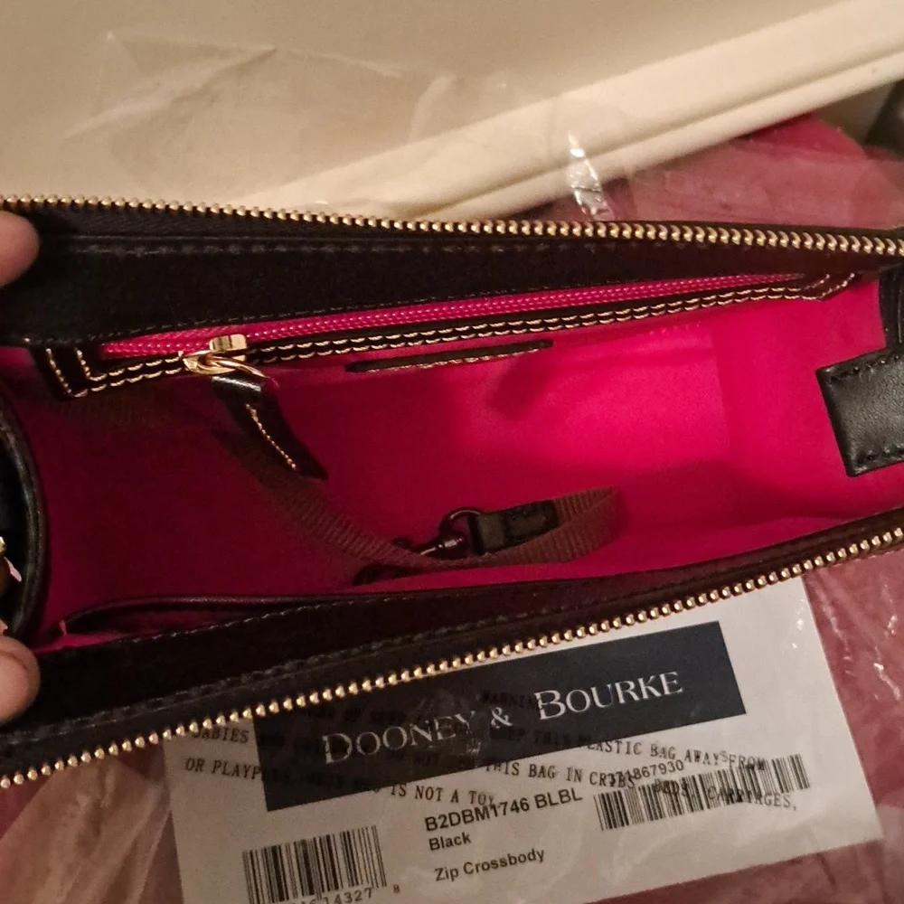 Dooney & Bourke Leather Signature Collection Pink / Black Crossbody NEW - Picture 4 of 6